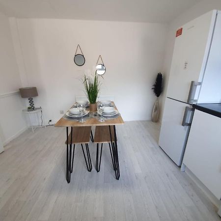 Bv Luxury Spacious 3 Bedroom House At Isaac Close Манчестер Екстер'єр фото