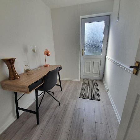 Bv Luxury Spacious 3 Bedroom House At Isaac Close Манчестер Екстер'єр фото