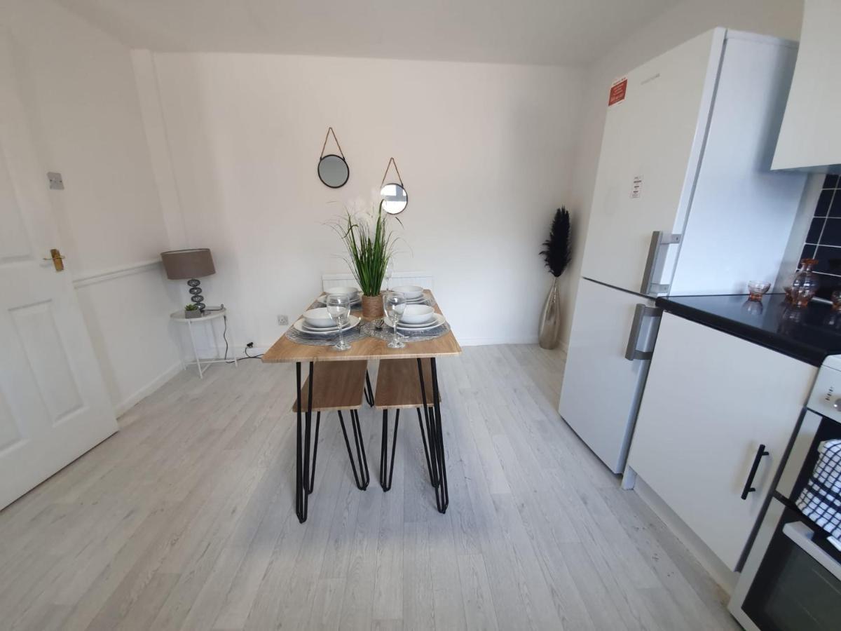 Bv Luxury Spacious 3 Bedroom House At Isaac Close Манчестер Екстер'єр фото