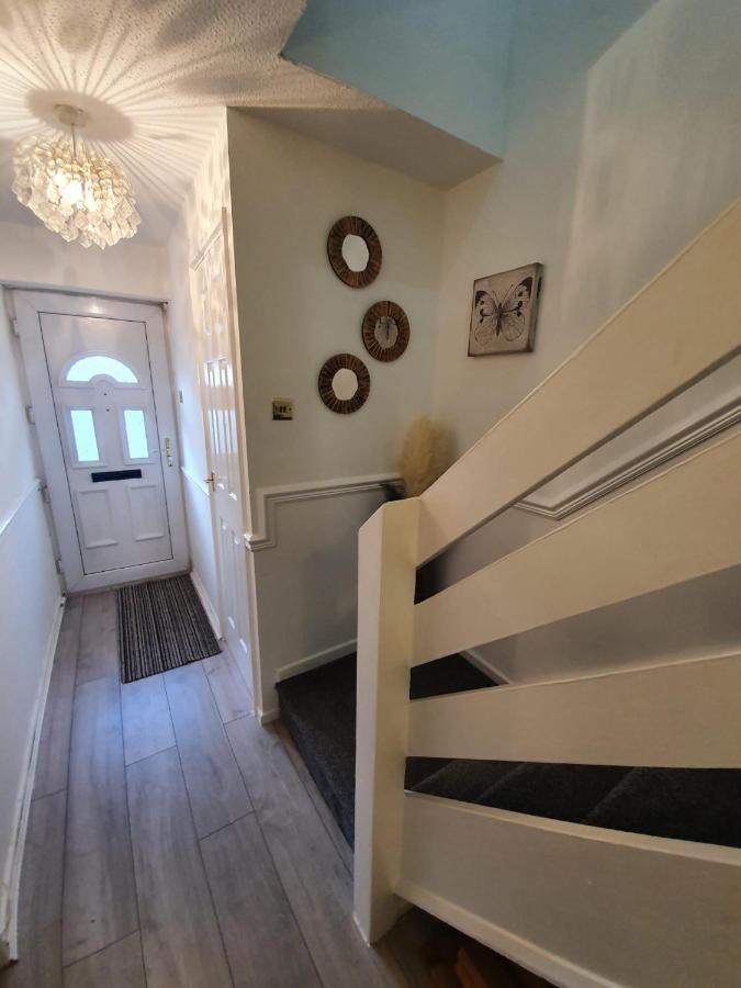 Bv Luxury Spacious 3 Bedroom House At Isaac Close Манчестер Екстер'єр фото
