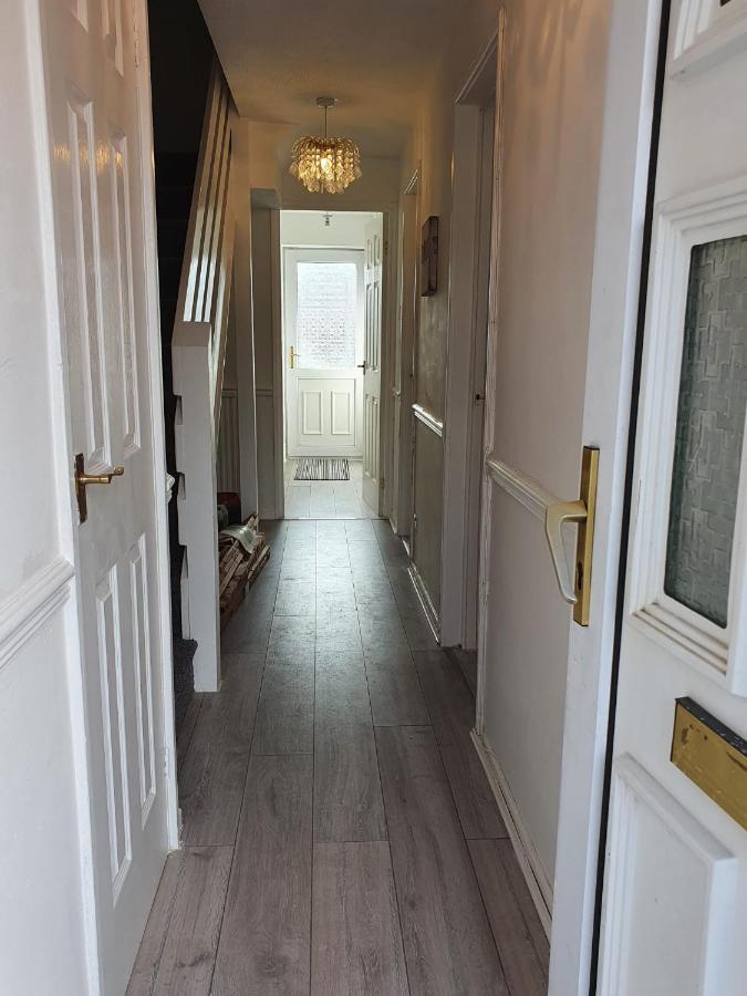 Bv Luxury Spacious 3 Bedroom House At Isaac Close Манчестер Екстер'єр фото
