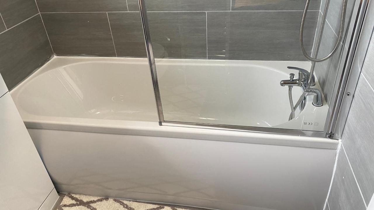 Bv Luxury Spacious 3 Bedroom House At Isaac Close Манчестер Екстер'єр фото