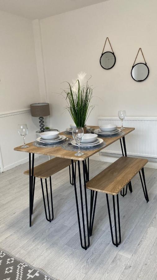 Bv Luxury Spacious 3 Bedroom House At Isaac Close Манчестер Екстер'єр фото