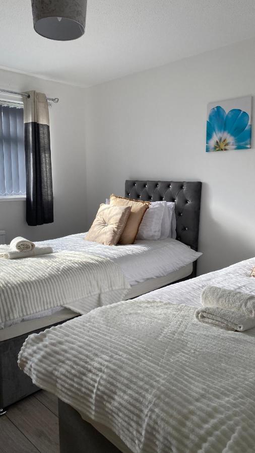 Bv Luxury Spacious 3 Bedroom House At Isaac Close Манчестер Екстер'єр фото