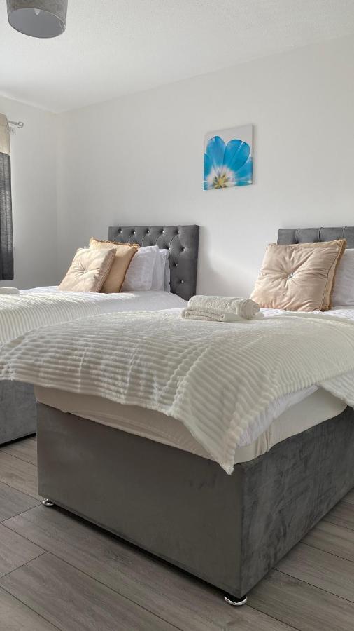 Bv Luxury Spacious 3 Bedroom House At Isaac Close Манчестер Екстер'єр фото