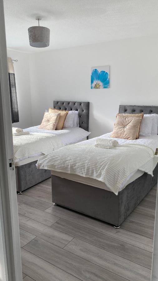 Bv Luxury Spacious 3 Bedroom House At Isaac Close Манчестер Екстер'єр фото